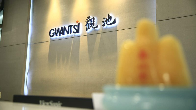 传播策略应包括传播渠道、传播内容、传播节奏等方面。以下是一些常见的传播策略：