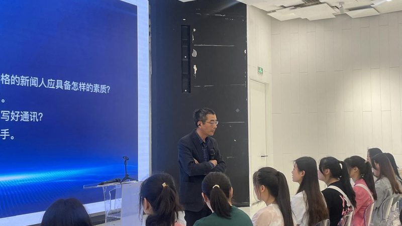 小商品直播代运营，如何构建高效策略？**